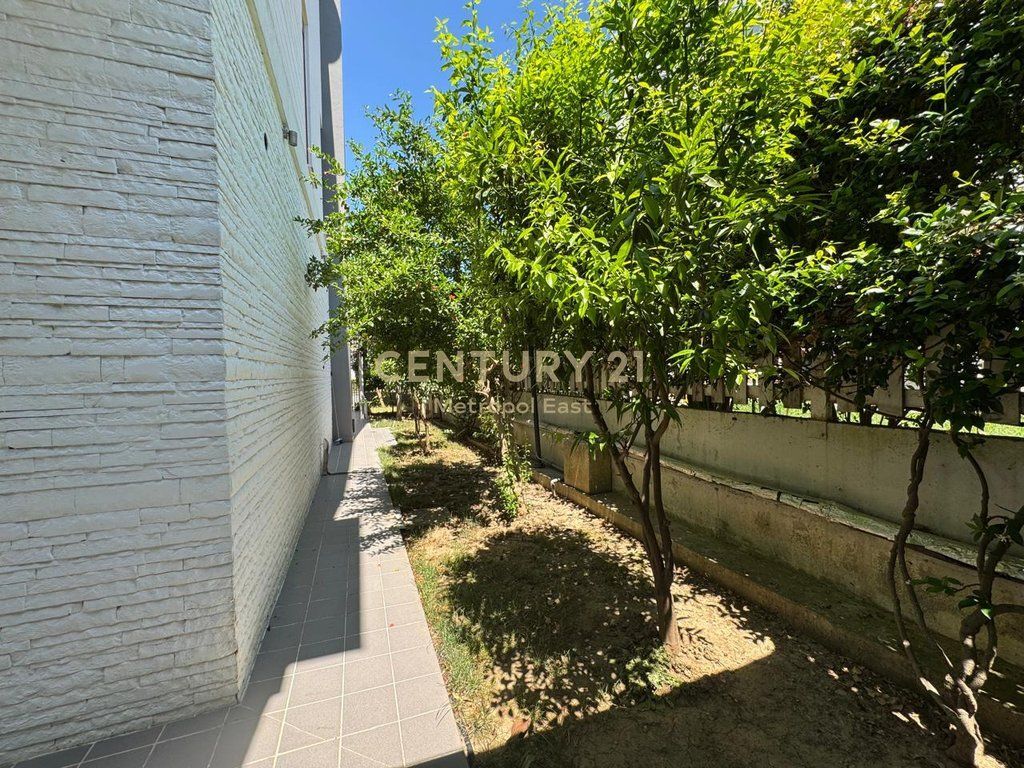 Villa Elegante su 3 Piani in Affitto vicino a TEG – Sicurezza, Comfort e Privacy