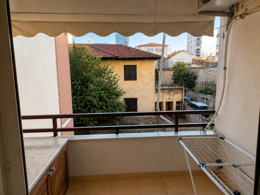 🔑 JEPET ME QIRA APARTAMENT 1+1 + BALLKON | QENDER | 50,000 LEKË