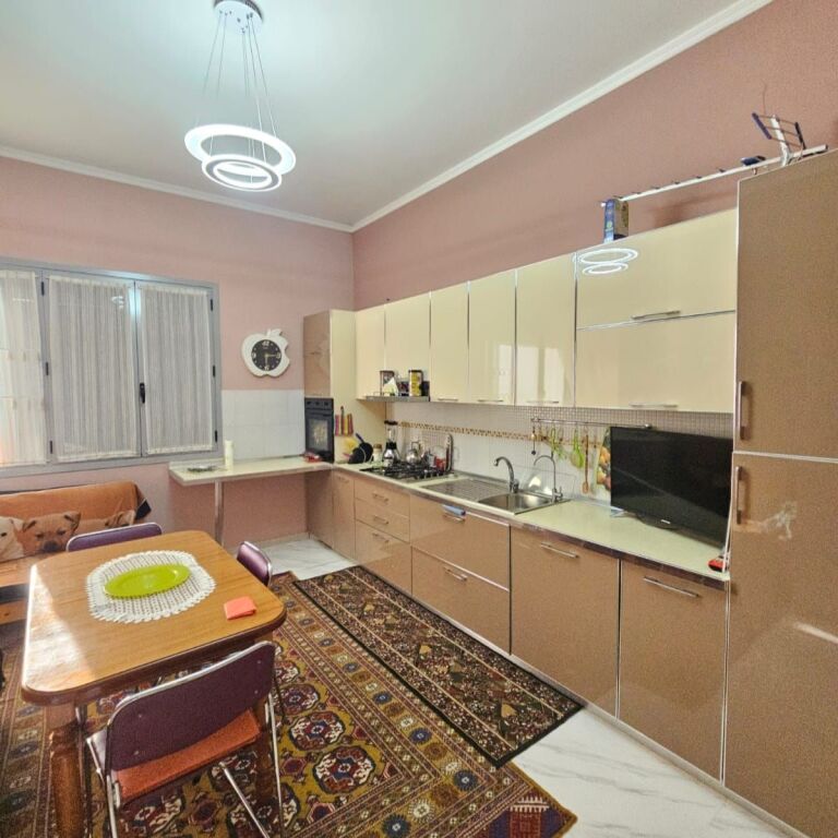 🏡 **JEPET ME QERA SUPER APARTAMENT 3+1 NË SHIJAK**