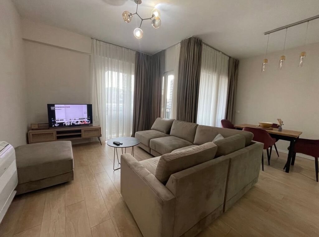 Apartament 2+1 per qira tek Rruga e Kosovareve.