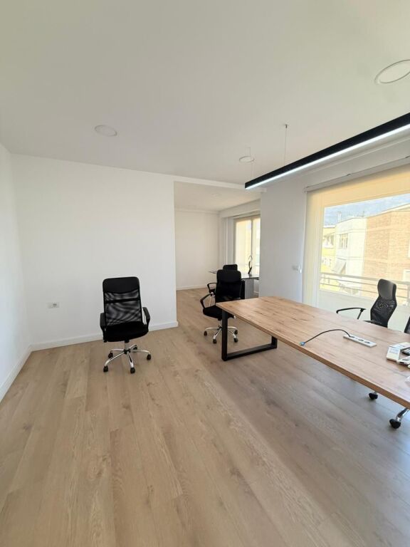 🏢 AMBIENTE UFFICIO OPEN SPACE IN AFFITTO PRESSO DELIJORGJI
