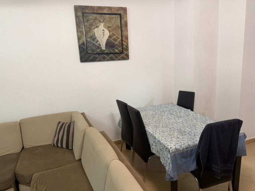 APARTAMENT 1+1 ME QERA TE FRESKU