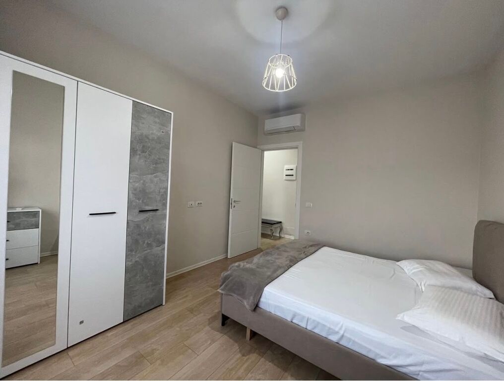 Apartament 2+1 per qira tek Rruga e Kosovareve.