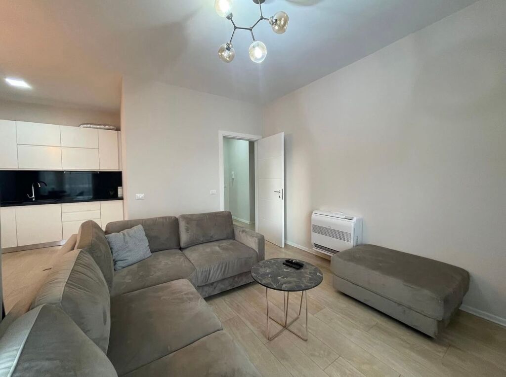 Apartament 2+1 per qira tek Rruga e Kosovareve.