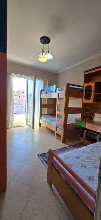 Apartament 2+1 per qera Rruga e Barrikadave !