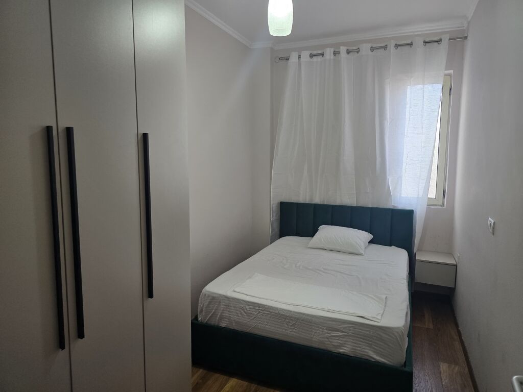 Jepet apartament me qera 2+1 ne qender