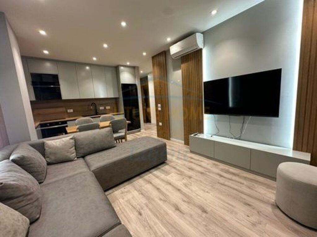 Shitet, Apartament 1+1+Post Parkimi, Shkolla e Kuqe, Tirane