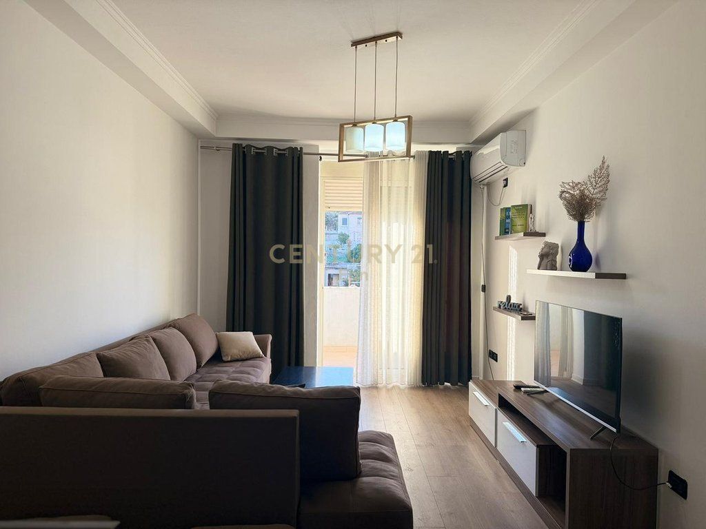 SHITET APARTAMENT 2+1 NE QENDER TE DURRESIT!