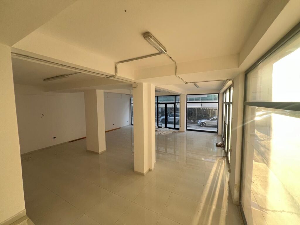 🚨 OKAZION DYQAN NË SHITJE  Mundësi ndarje për ambiente komerciale ose banimi 📍Bulevard, Vlorë