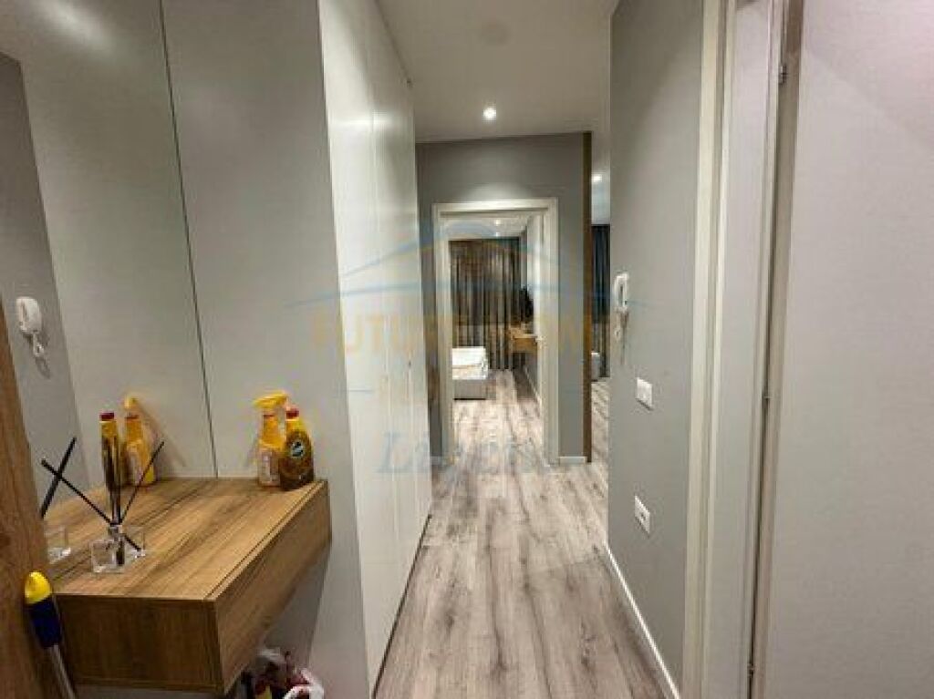 Shitet, Apartament 1+1+Post Parkimi, Shkolla e Kuqe, Tirane