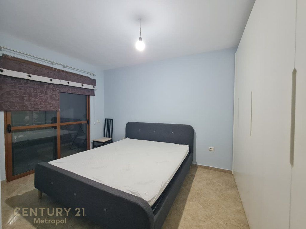 Shitet apartament 2+1 pallatet Çabej - Yzberisht