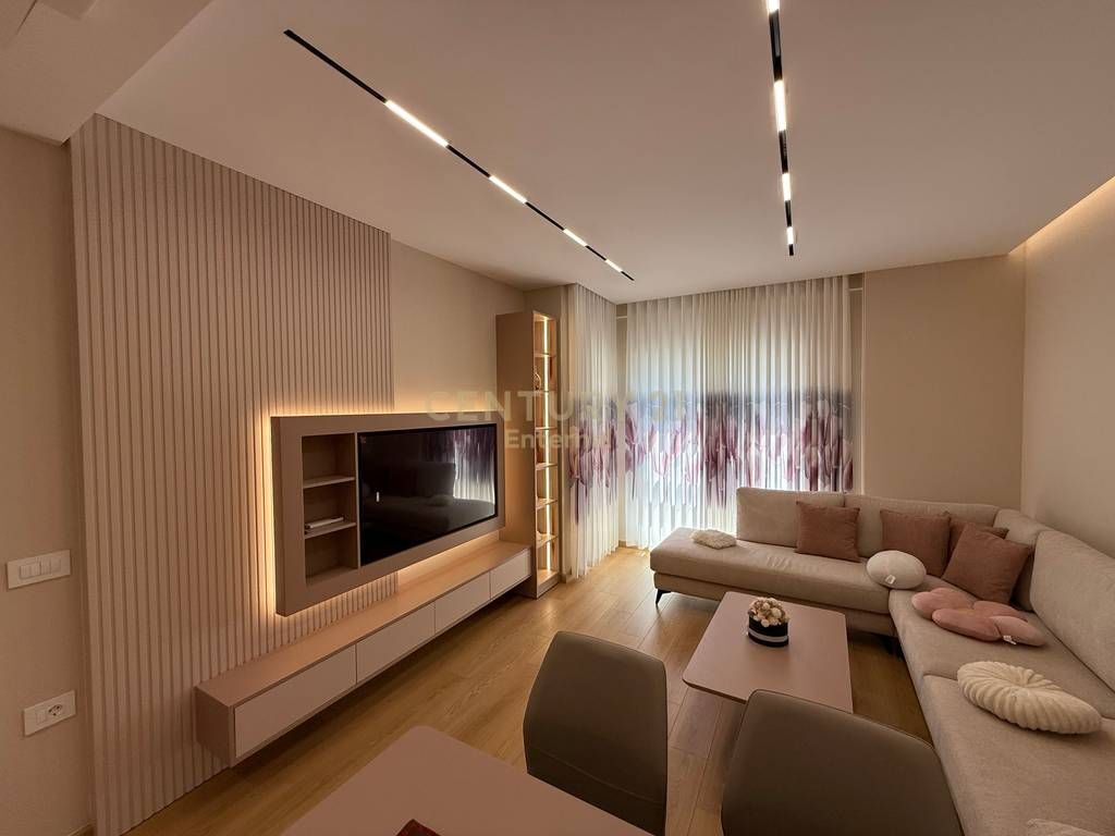 Apartment 2+1+Parking Space for rent at Zogu i Zi 1,000 € /Month