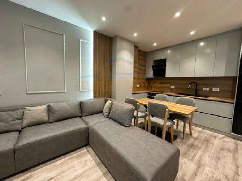 Shitet, Apartament 1+1+Post Parkimi, Shkolla e Kuqe, Tirane