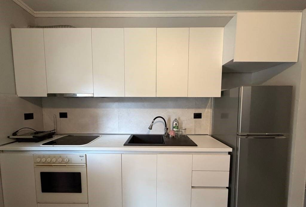 Apartamenti 1+1 për shitje i cili ndodhet në Rr Siri Kodra, pranë Selvise.