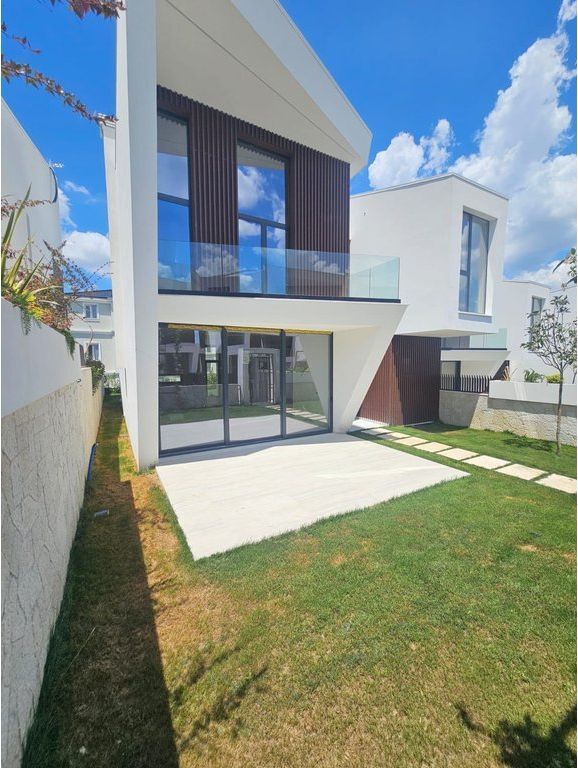 VILË MODERNE PËR SHITJE – MJULL -BATHORE, TIRANË!