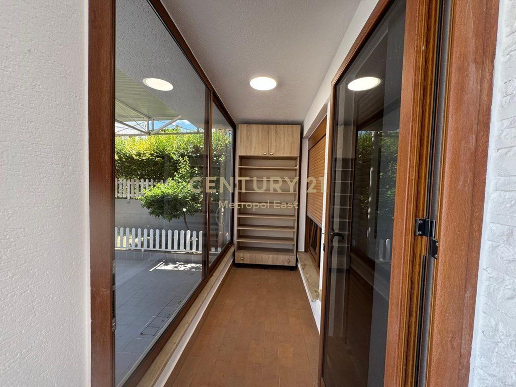 Villa Elegante su 3 Piani in Affitto vicino a TEG – Sicurezza, Comfort e Privacy