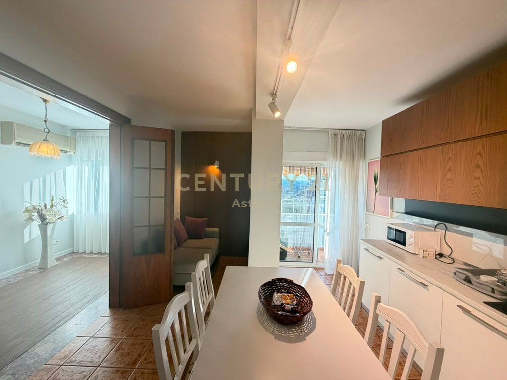 Shitet Apartament Ekskluziv 2+1+2 në zemër të Bllokut!