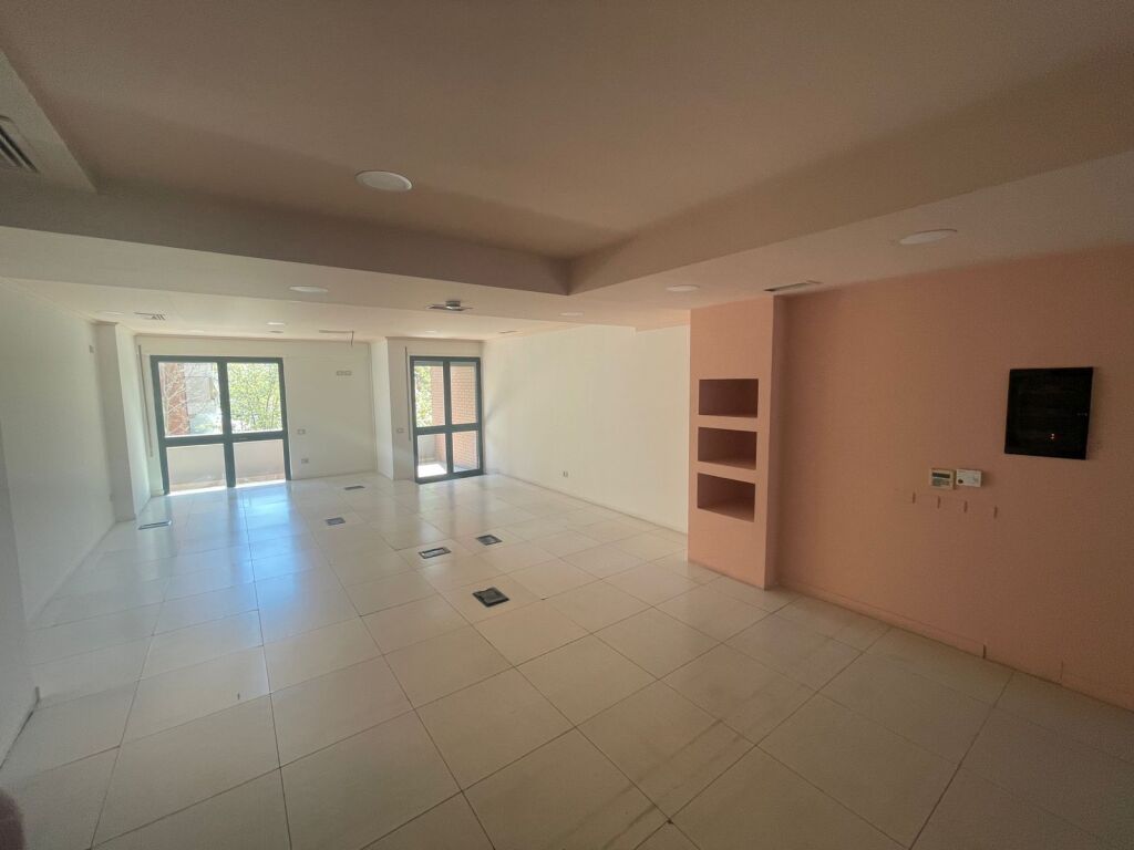 🏢✨ UNITÀ COMMERCIALE PREMIUM IN AFFITTO DI FRONTE A DELIJORGJI ✨🏢