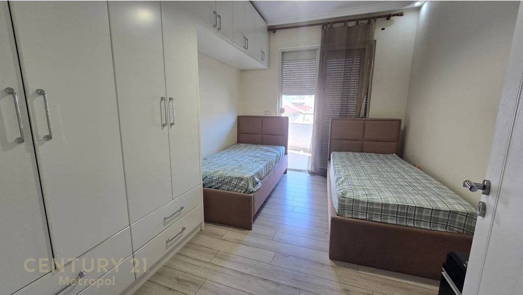 Shitet apartament 2+1 ne Fresk, ne fillim te rruges Dalip Topi!

