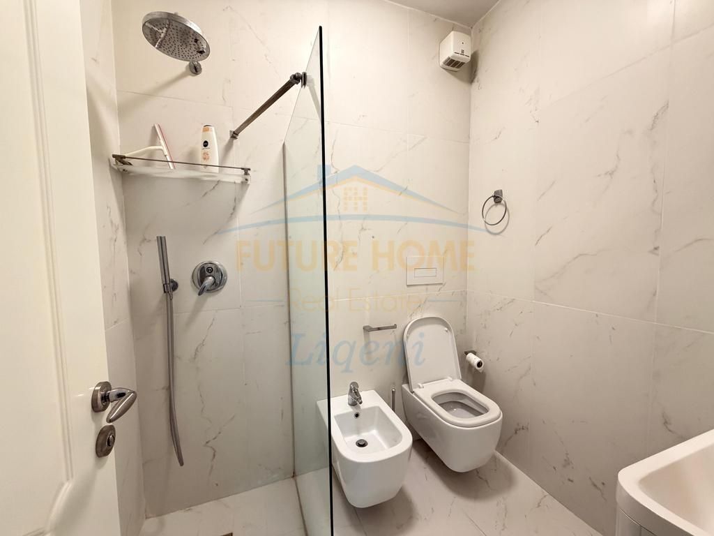 Shitet, Apartament 2+1, Pazari i Ri, Tiranë.