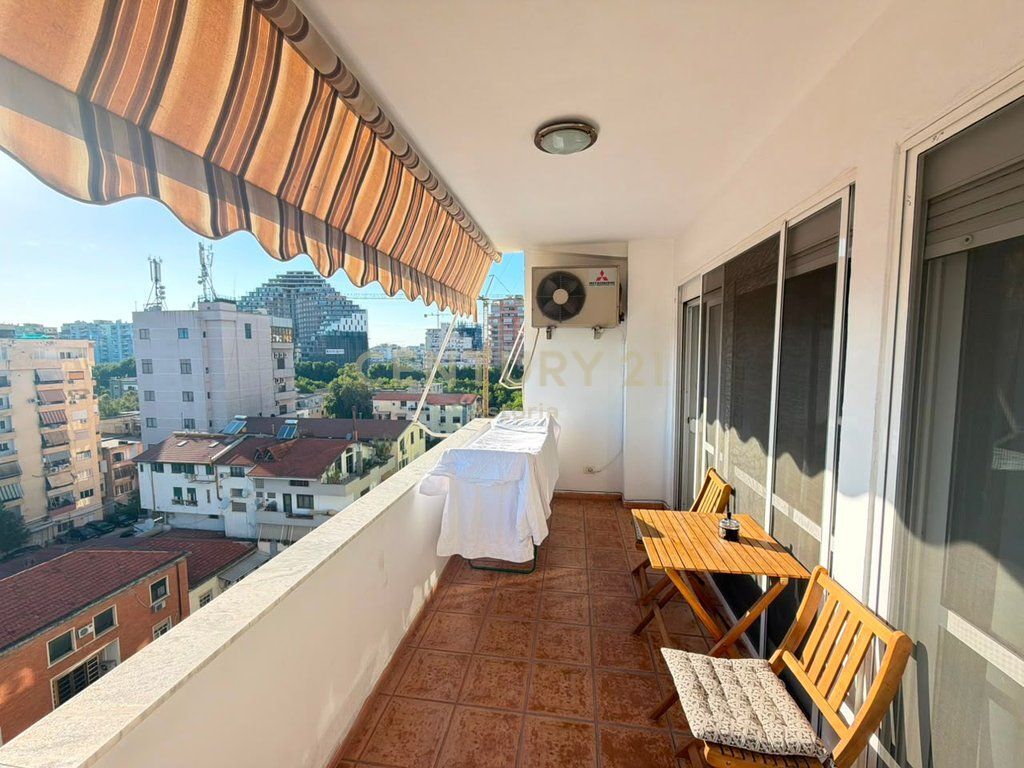 Shitet Apartament Ekskluziv 2+1+2 në zemër të Bllokut!