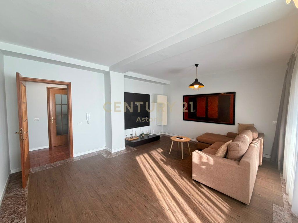 Shitet Apartament Ekskluziv 2+1+2 në zemër të Bllokut!