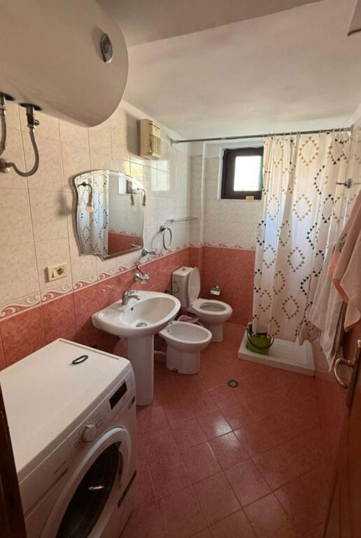 21 Dhjetori ap me qera e mobiluar