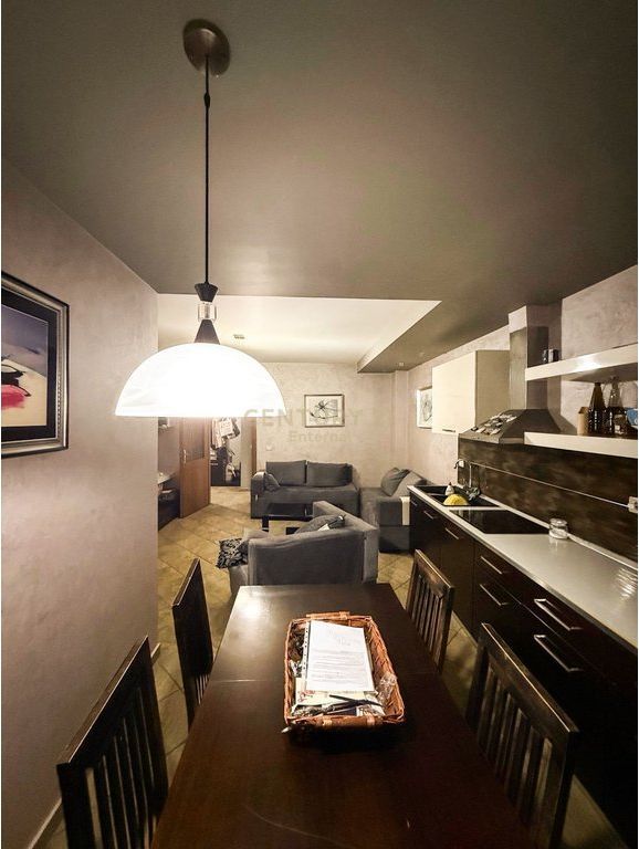 Ish Parku - Jepet 1+1 Modern Me QIra Pas Square 21