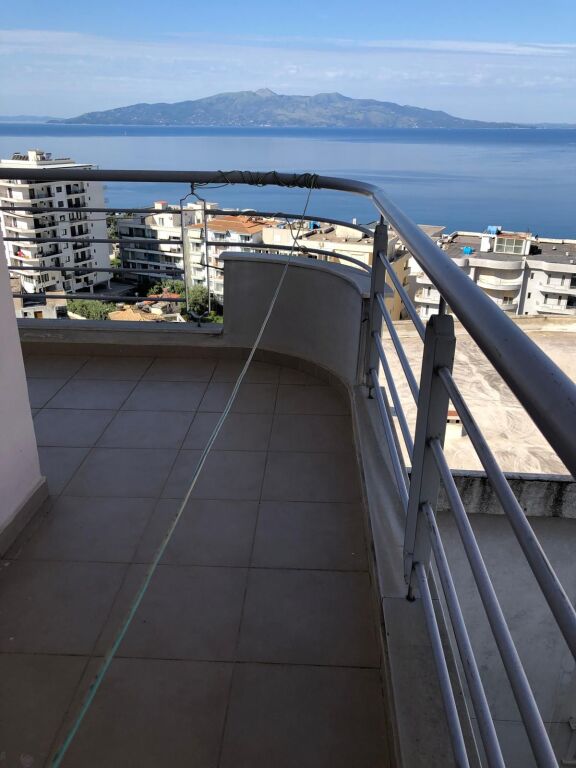 Shitet Apartament 2+1 ne Sarande, me pamje nga deti