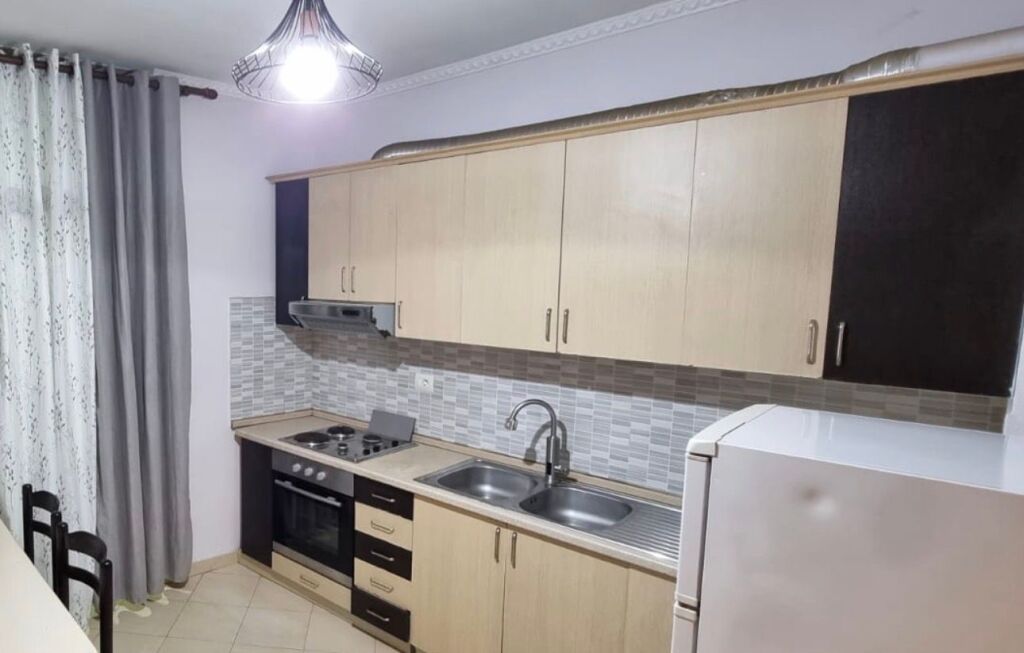 Apartament me qera 1+1 Astir pranë Vilës L