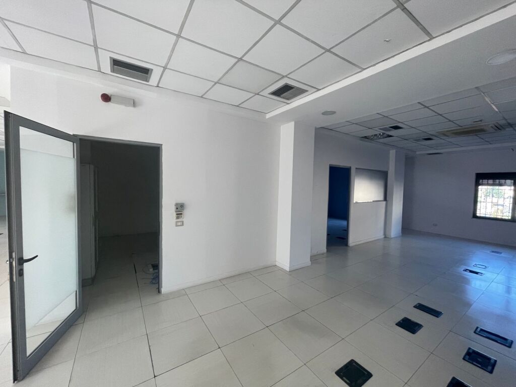 🏢✨ UNITÀ COMMERCIALE PREMIUM IN AFFITTO DI FRONTE A DELIJORGJI ✨🏢