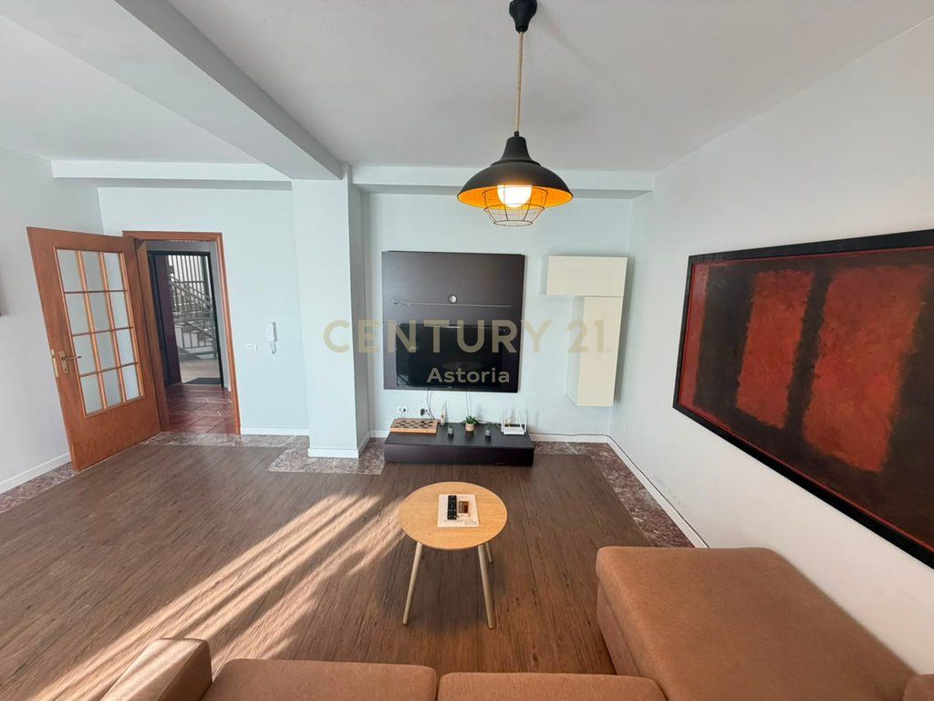 Shitet Apartament Ekskluziv 2+1+2 në zemër të Bllokut!