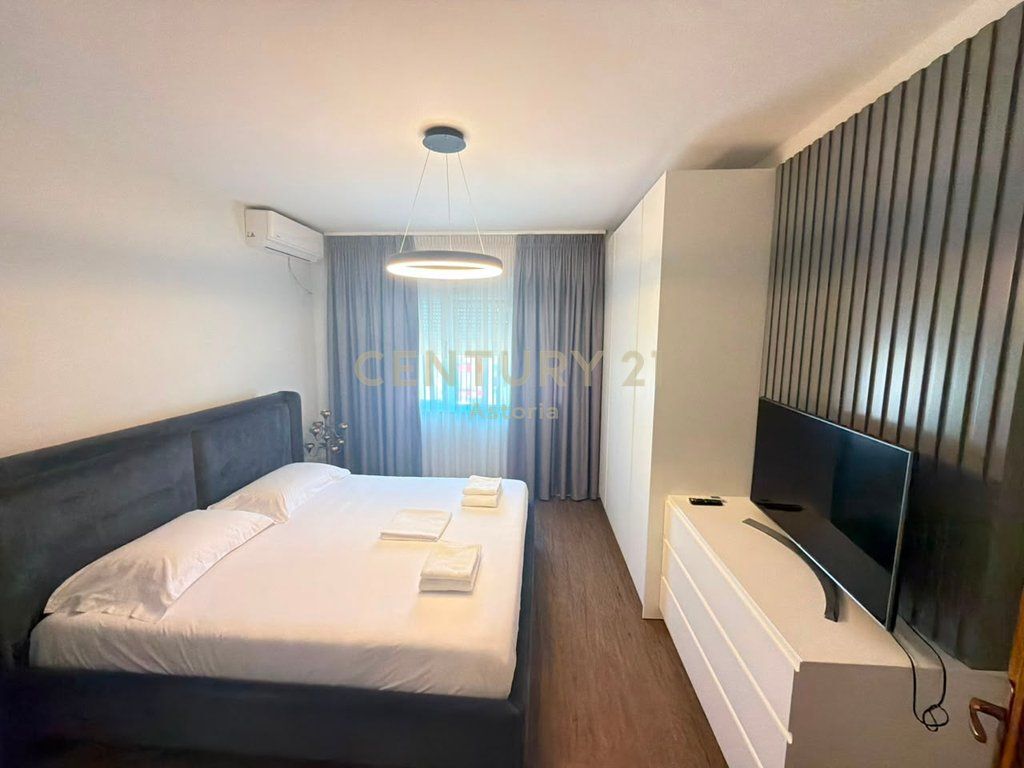 Shitet Apartament Ekskluziv 2+1+2 në zemër të Bllokut!
