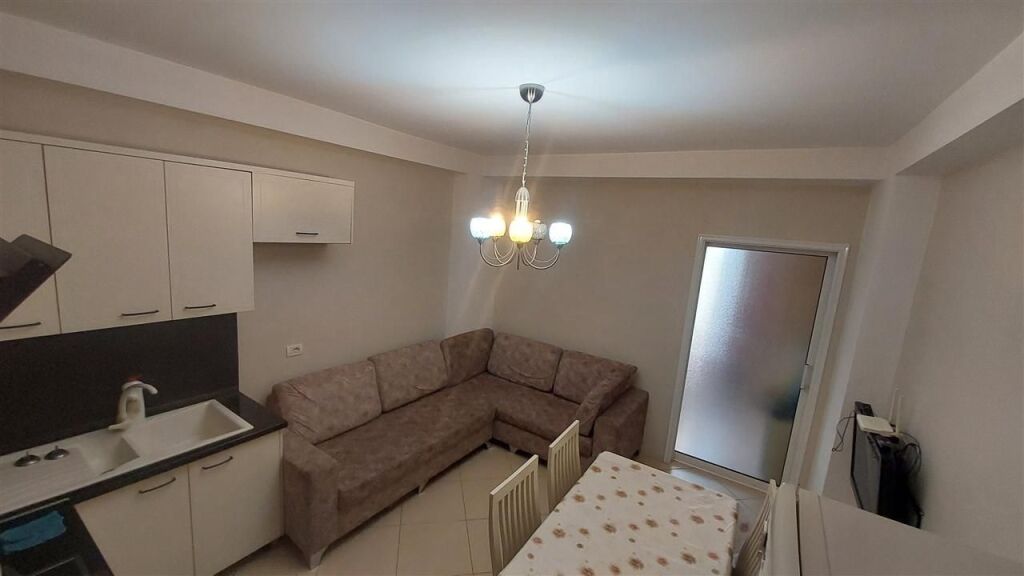 Apartament me  qera
