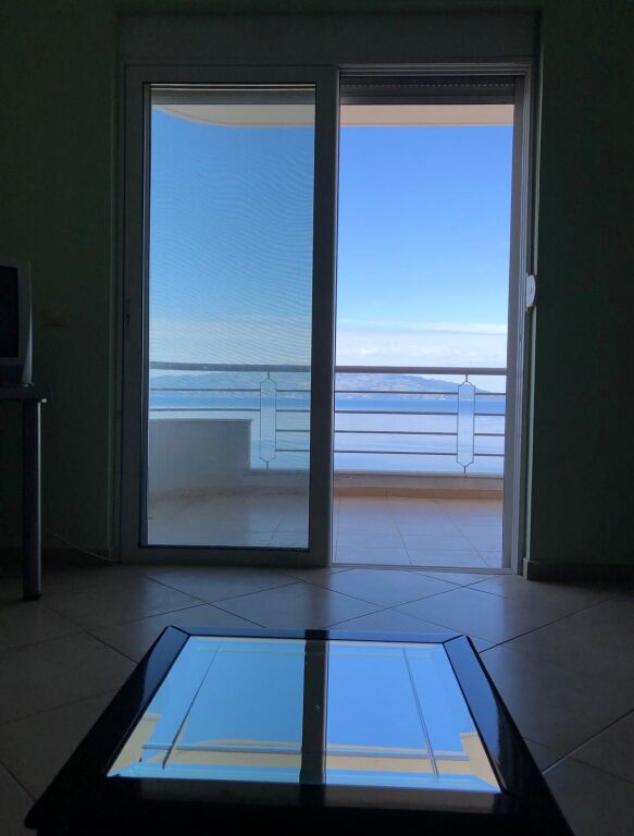 Shitet Apartament 2+1 ne Sarande, me pamje nga deti