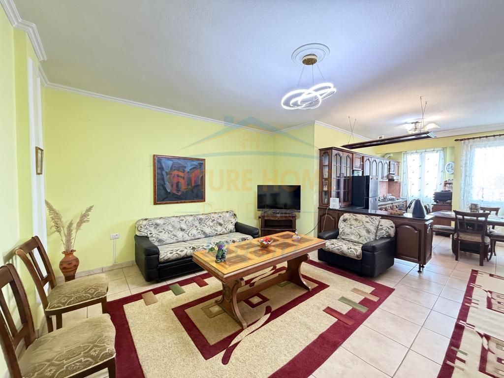 Shitet, Apartament 2+1, Pazari i Ri, Tiranë.