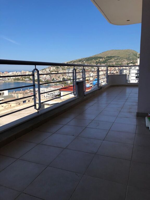Shitet Apartament 2+1 ne Sarande, me pamje nga deti