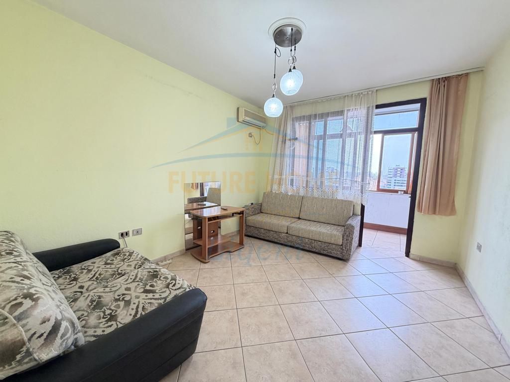 Shitet, Apartament 2+1, Pazari i Ri, Tiranë.