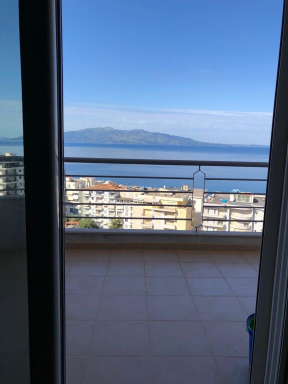 Shitet Apartament 2+1 ne Sarande, me pamje nga deti