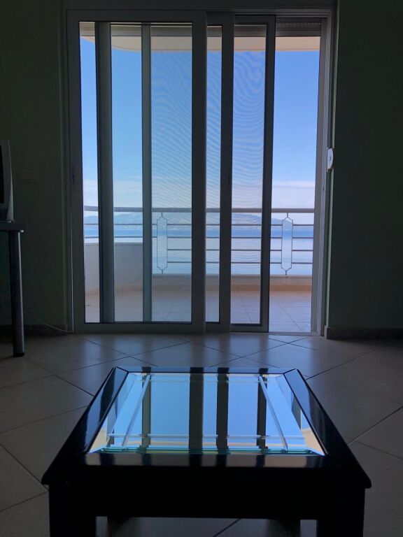 Shitet Apartament 2+1 ne Sarande, me pamje nga deti