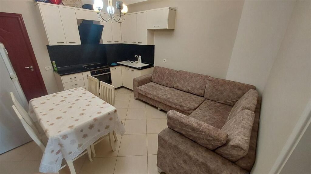 Apartament me  qera