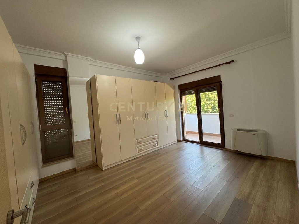 Villa Elegante su 3 Piani in Affitto vicino a TEG – Sicurezza, Comfort e Privacy