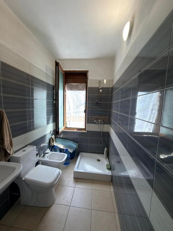 Shitet, Apartament 2+1, Fresk. DB68986