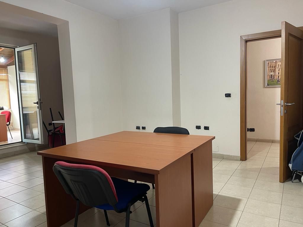 ● For Rent: OFFICE 197 m² with 2 🚾📍DON BOSCO (Opposite the Catholic Church) ⛪️ 2nd Floor, Divided into 7 Workspaces + Storage | Price: 800€ NET/Month 🔥