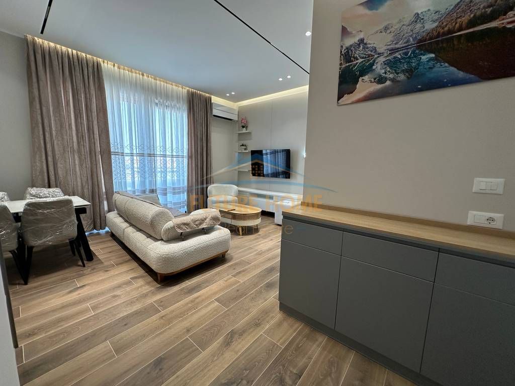 Qera ,Apartament 2+1 + Verande + Parking !!
