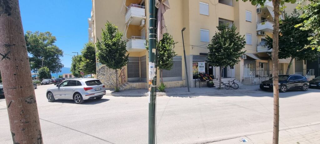 Per shitje ambjente biznesi Lungo Mare Vlore