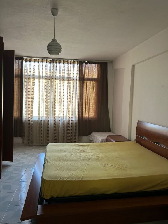 Apartament 2+1 me qera tek Bulevardi Zogu I