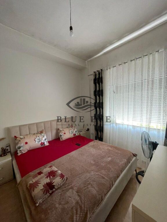 Edificio casa privata 2+1 più due locali commerciali in vendita insieme a Durrës, Vecchia palude