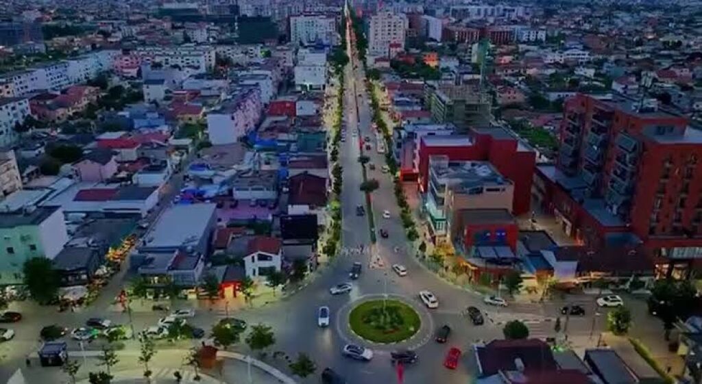 Apartament 3+1+2 Për Shitje në Kamez Qender, Tiranë- 16,000,000 Lek