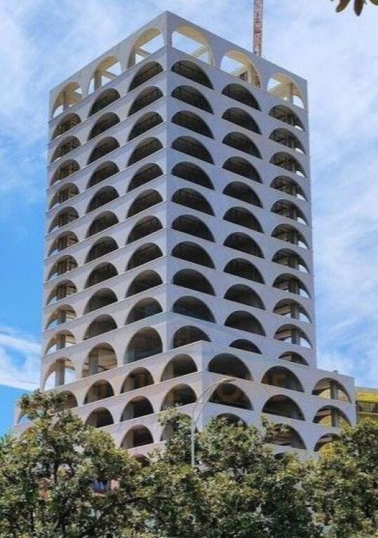 🏢 ZYRË ELITARE ME QIRA – QENDRA E TIRANËS 📍 Sheshi Skënderbej | zona e Sahatit | Book Building
